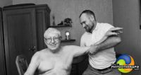 Mobile Physiotherapie - Schultermobilisation.
